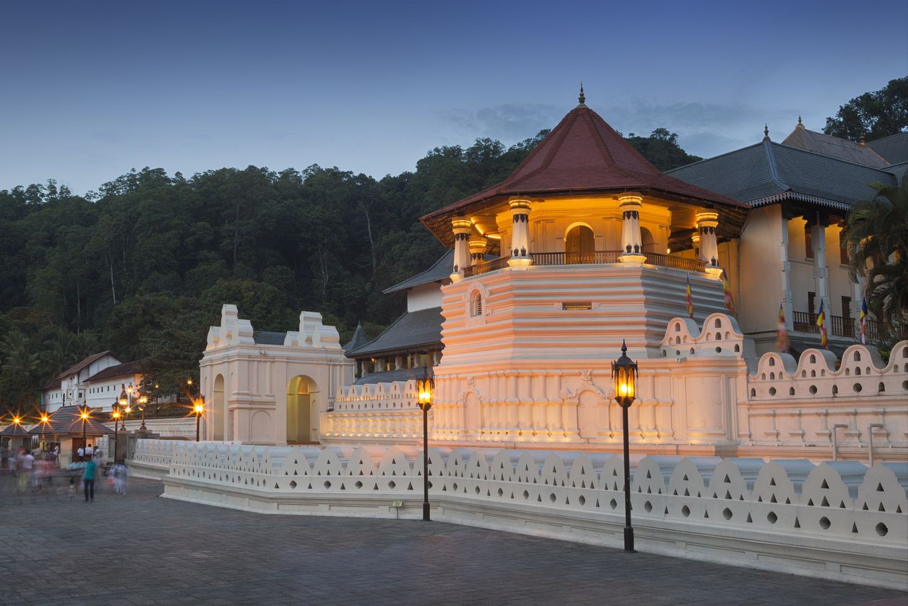Kandy Lake and cultural hill country landscape